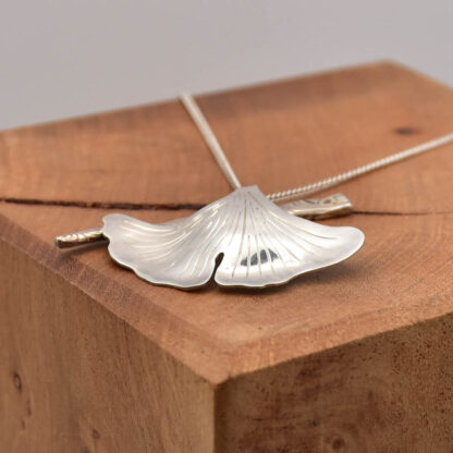 Pendentif branche de Ginkgo – Image 3