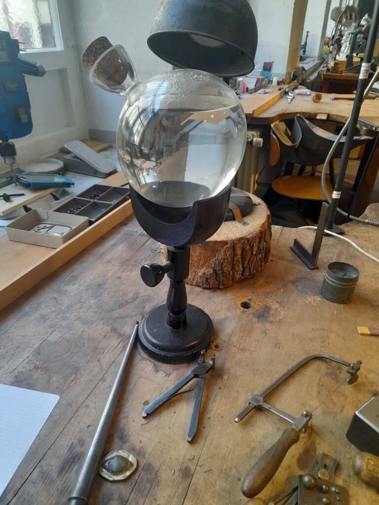 Musée technique de l’industrie joaillière et horlogère de Pforzheim lampe loupe