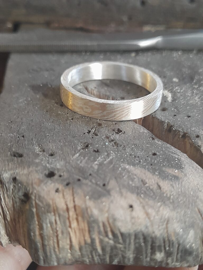 Antoine Puygrenier artisan bijoutier lyon alliance bague sur-mesure personnalisée mokoumé gané argent ligne de vie gravure japonaise arbre bois