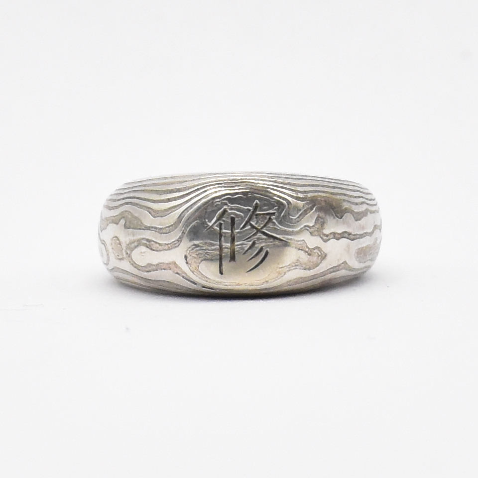 Antoine Puygrenier - artisan bijoutier Lyon chevalière japonaise mokoumé gané mokume-gane argent shibuichi cuivre personnalisé gravure main japonaise unique