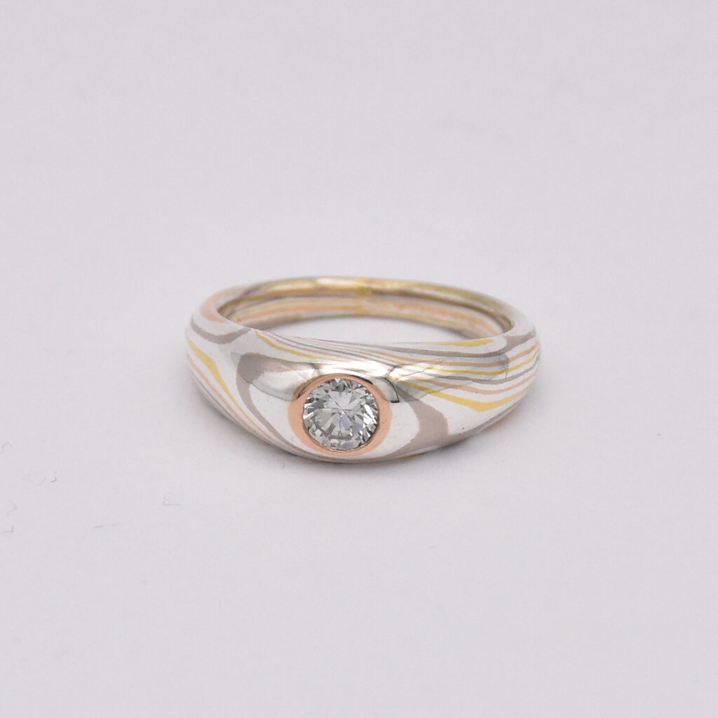 Antoine Puygrenier Artisan Bijoutier Joaillier Lyon chevalière sur-mesure personnalisée argent or gravure japon damas