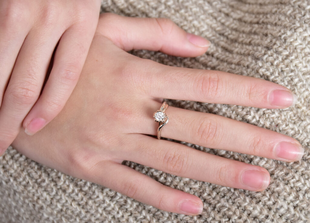 antoine Puygrenier - artisan bijoutier Lyon - bague de fiançailles diamant 0,4 carat or rouge rose mokume-gane bijoux japonais unique sure-mesure sakura personnalisée