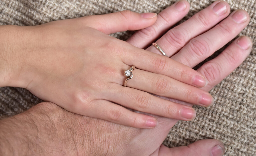 antoine Puygrenier - artisan bijoutier Lyon - bague de fiançailles diamant 0,4 carat or rouge rose mokume-gane bijoux japonais unique sure-mesure