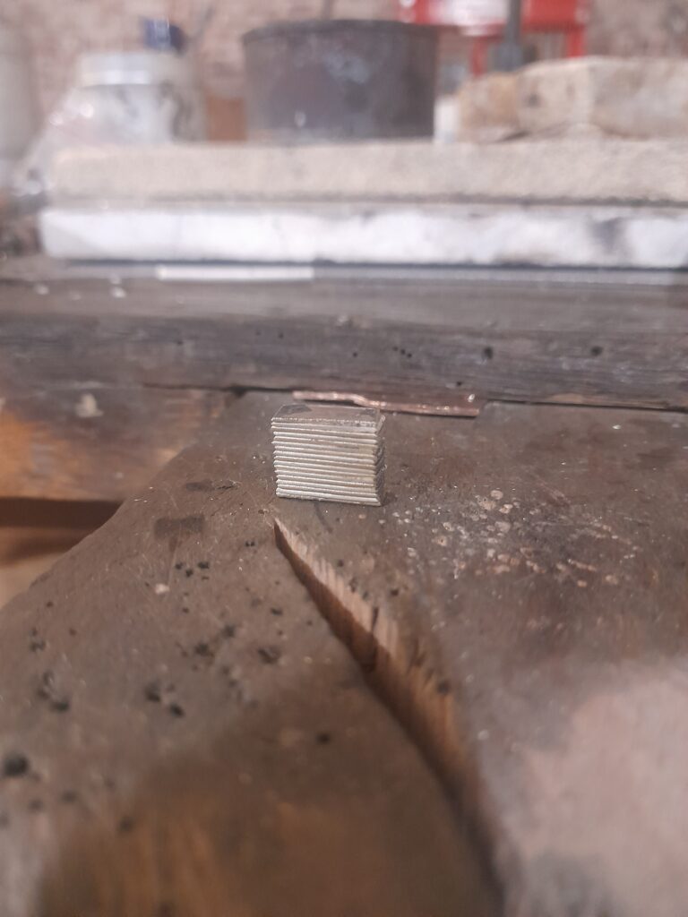 antoine puygrenier, artisan bijoutier joaillier lyon, alliance unique personnalisée japonaise effet bois gravée mariage  bloc de mokume-gane