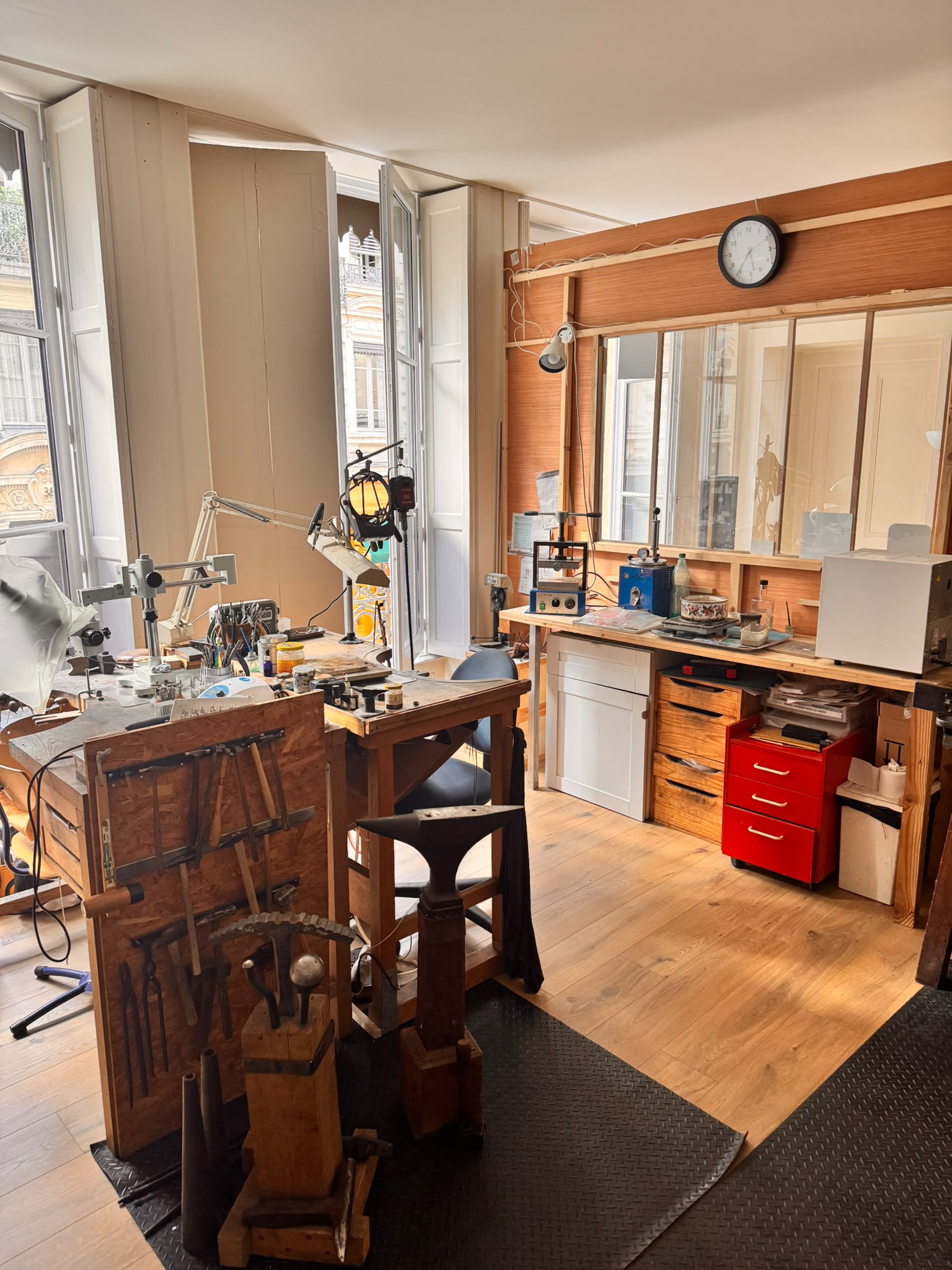 Antoine Puygrenier Artisan bijoutier joaillier Atelier Lyon