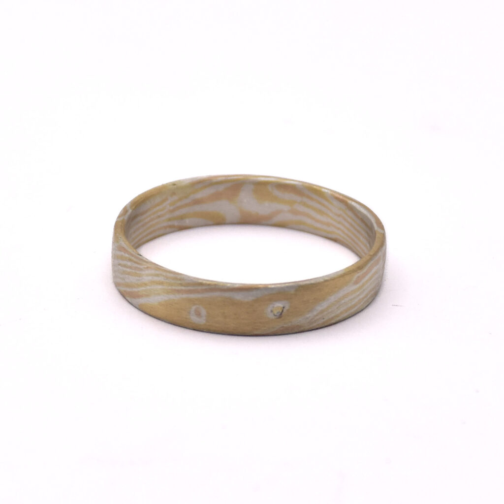 Antoine Puygrenier Artisan Bijoutier joaillier Lyon Alliance Bague japonaise en mokume-gane unique sur-mesure personnalisée or jaune 18k effet bois nature damas japon
