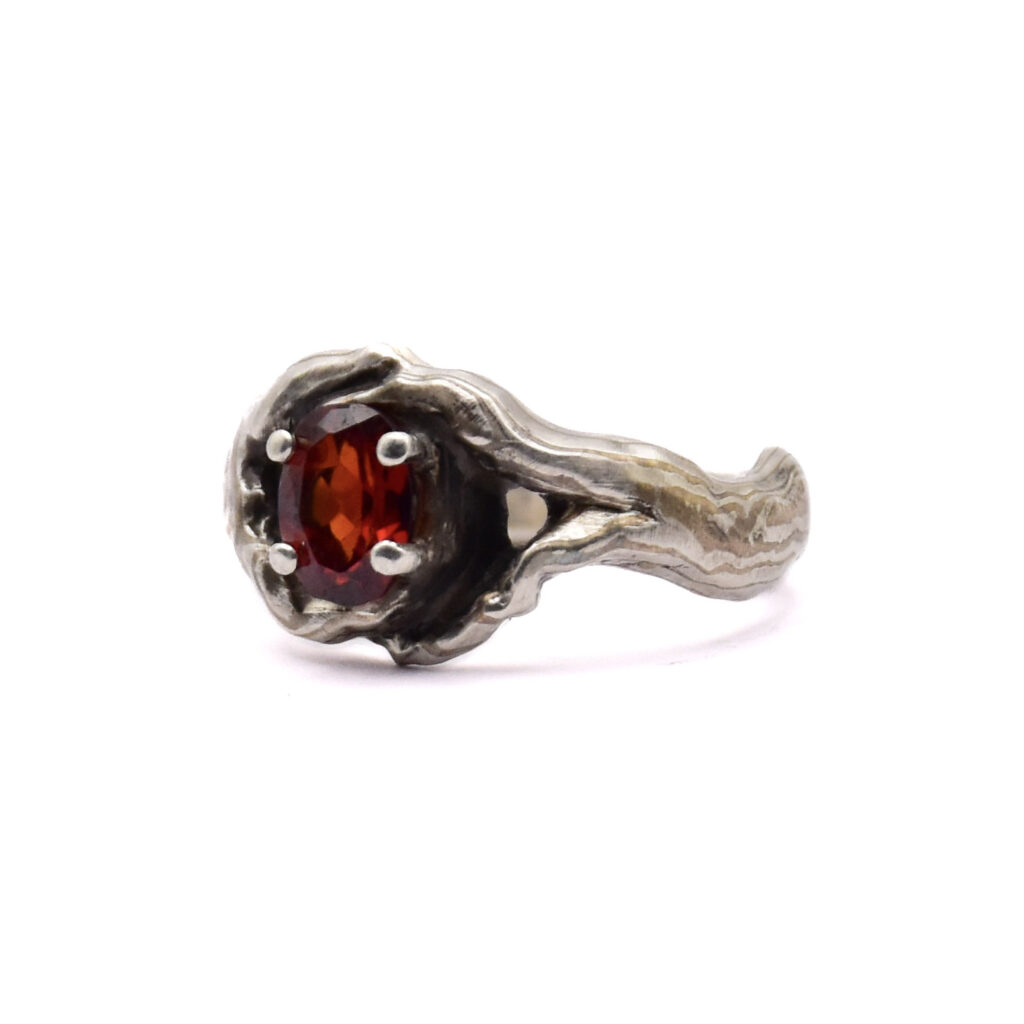 Antoine Puygrenier Artisan bijoutier Joaillier créateur. Lyon Bijou chevalière bague sur-mesure personnalisée unique mokoumé gané mokume gane japon damas bois bague nature branches 